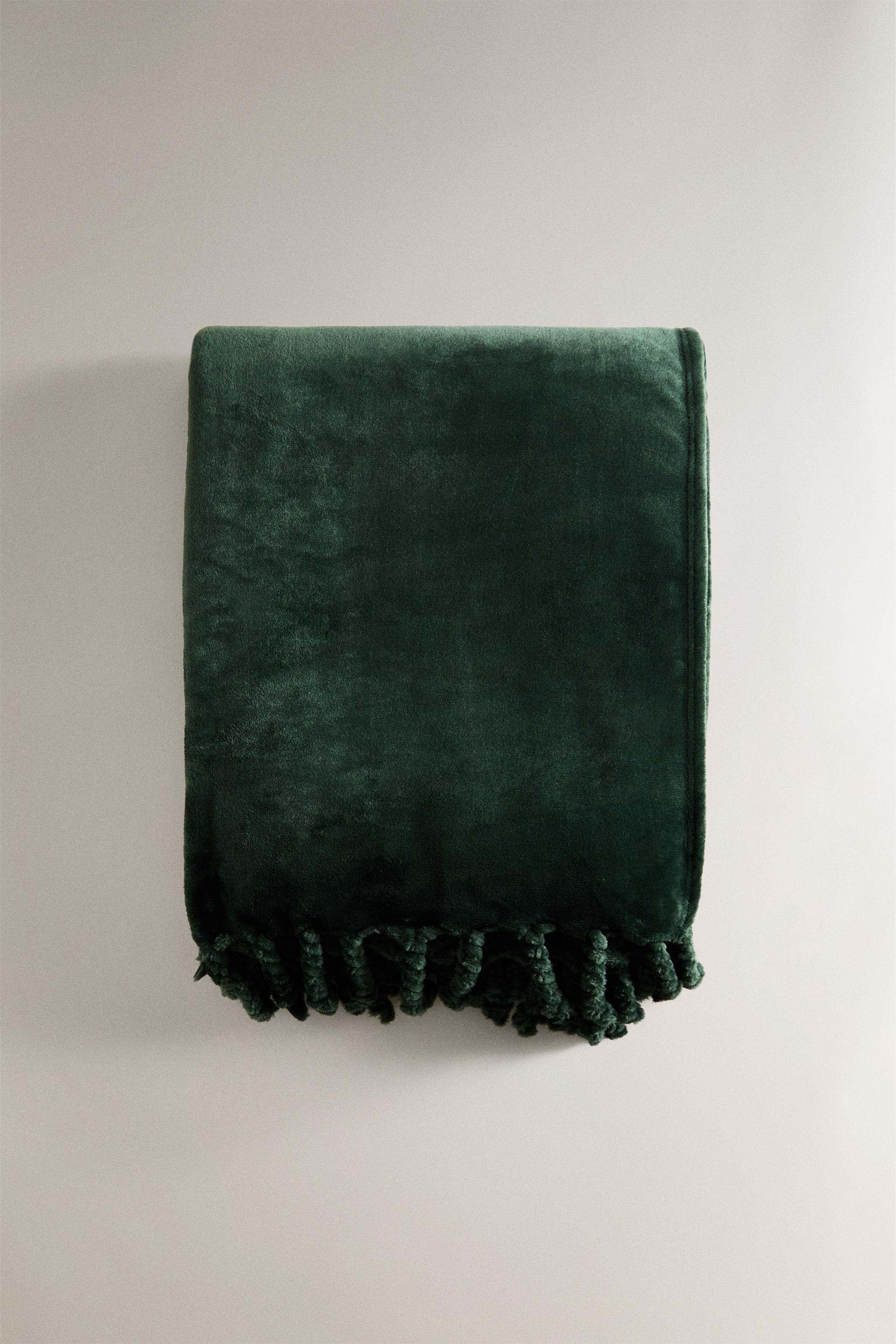 FLEECE BLANKET WITH FRINGING